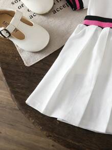 SHEIN Babygirl 可爱学院风夏季拼接短袖 Polo 衫和松紧腰百褶裙套装 - 白色 - 查看 6