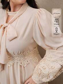 Anewsta 优雅现代立领蝴蝶结灯笼袖蕾丝拼接连衣裙 - 杏色 - 查看 2