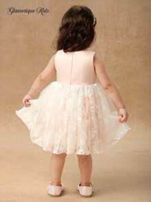 SHEIN Glamorique Kids 女宝宝公主花裙，生日派对婚礼节日礼服，花卉刺绣面料，无袖，蝴蝶结，白色，中东和欧洲风格，适合所有季节，女宝宝无袖公主薄纱裙，女宝宝公主泡泡裙派对礼服，夏季浅粉色，女童浅粉色连衣裙，幼儿浅粉色正式礼服，女宝宝婚礼宾客礼服，幼儿优雅连衣裙 - 白色 - 查看 2