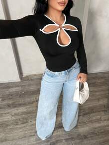 SHEIN SXY 女士休闲黑白撞色花朵镂空T恤 - 黑與白 - 查看 6