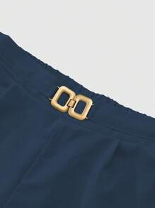 GlowEve Conjunto elegante de blusa con mangas con volantes y decoración de metal, y pantalones para mujer para verano - azul real - Ver 4