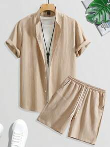 Manfinity RSRT Ensemble chemise à manches courtes boutonnée simple couleur unie et short à taille coulissante pour hommes