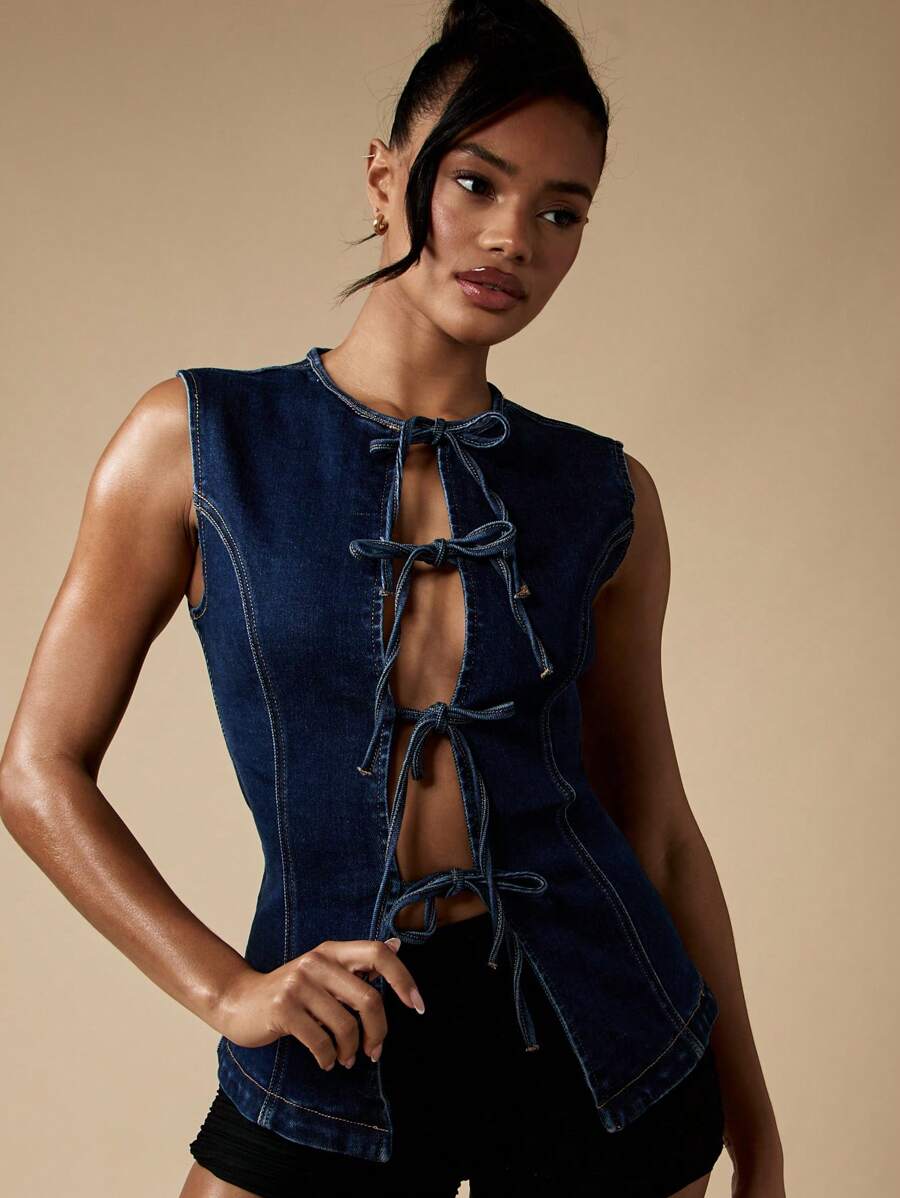MISSGUIDED Chaleco vaquero con detalle de lazo al frente, silueta ajustada, estilo western, pieza de moda otoñal