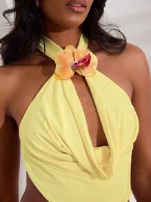 Opulessa Top halter con espalda abierta y decoración floral 3D para mujer, ideal para vacaciones