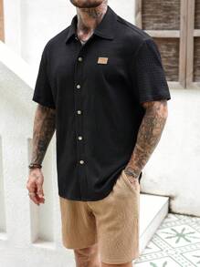 Manfinity Homme Herren Sommer Set aus Kurzarmhemd mit Buchstaben-Patch und Shorts, 2-teilig