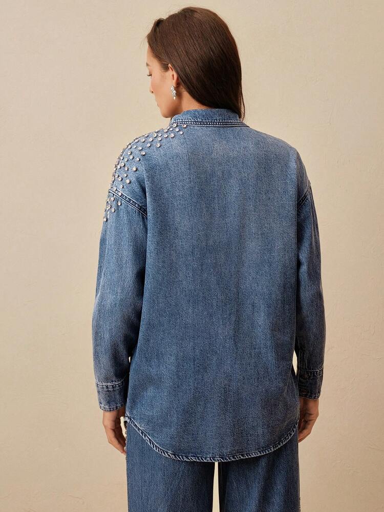 Camisa Denim Azul com Aplicação de Strass Feminina, Adequada para Dia dos Namorados, Dia das Mães, Festa