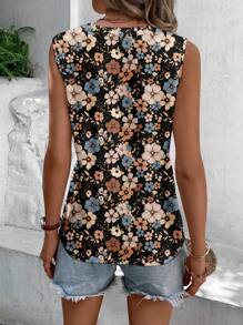 EMERY ROSE Plus Size Women Ditsy Floral V-Neck Casual Camisole Tank Top, Romantic Summer Vacation Wear Back To School - Multicolor - View 2