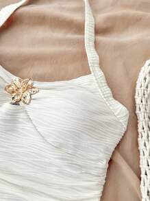 SHEIN Teen Girls Vacation Halter Tie V-Neck Floral Metal Buckle White Knit Textured Snug Fit One-Piece Swimsuit