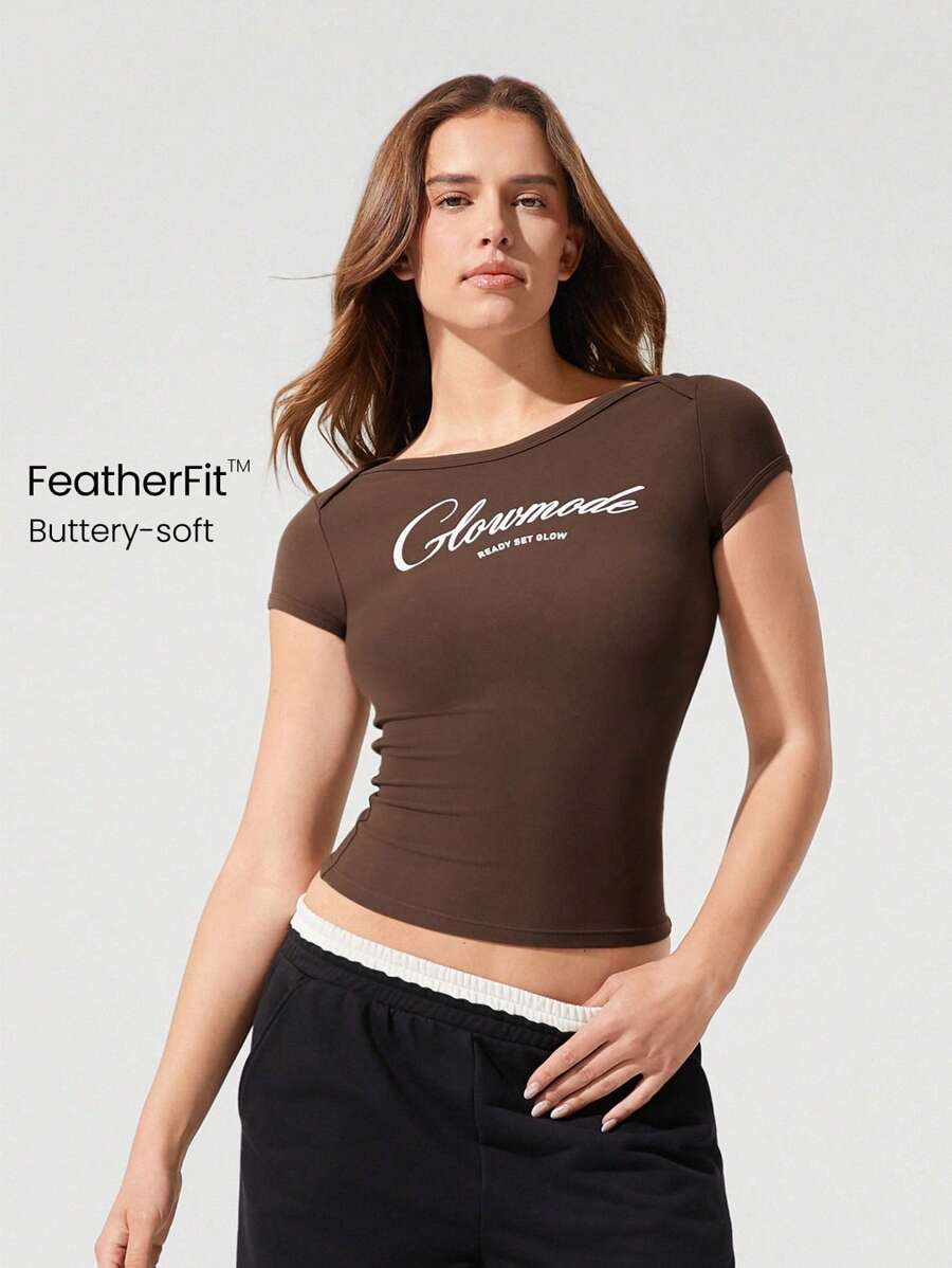 GLOWMODE FeatherFit™ 蓬松弹性吸汗修身短袖图案 T 恤低冲击瑜伽普拉提工作室健身房日常休闲服 - 肉桂靈感 - 查看 1