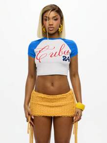 SUMWON WOMEN 复古棒球短款婴儿 T 恤，插肩款式，短款设计，夏季节日运动服，校队图案