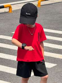 2 pezzi Set t-shirt a maniche corte con collo rotondo e pantaloncini in vita elastica, stampa con lettere, per bambini maschi, colore tinta unita, adatto per autunno, primavera, estate, per attività all'aperto, a scuola, per fotografia per strada, feste e relax a casa