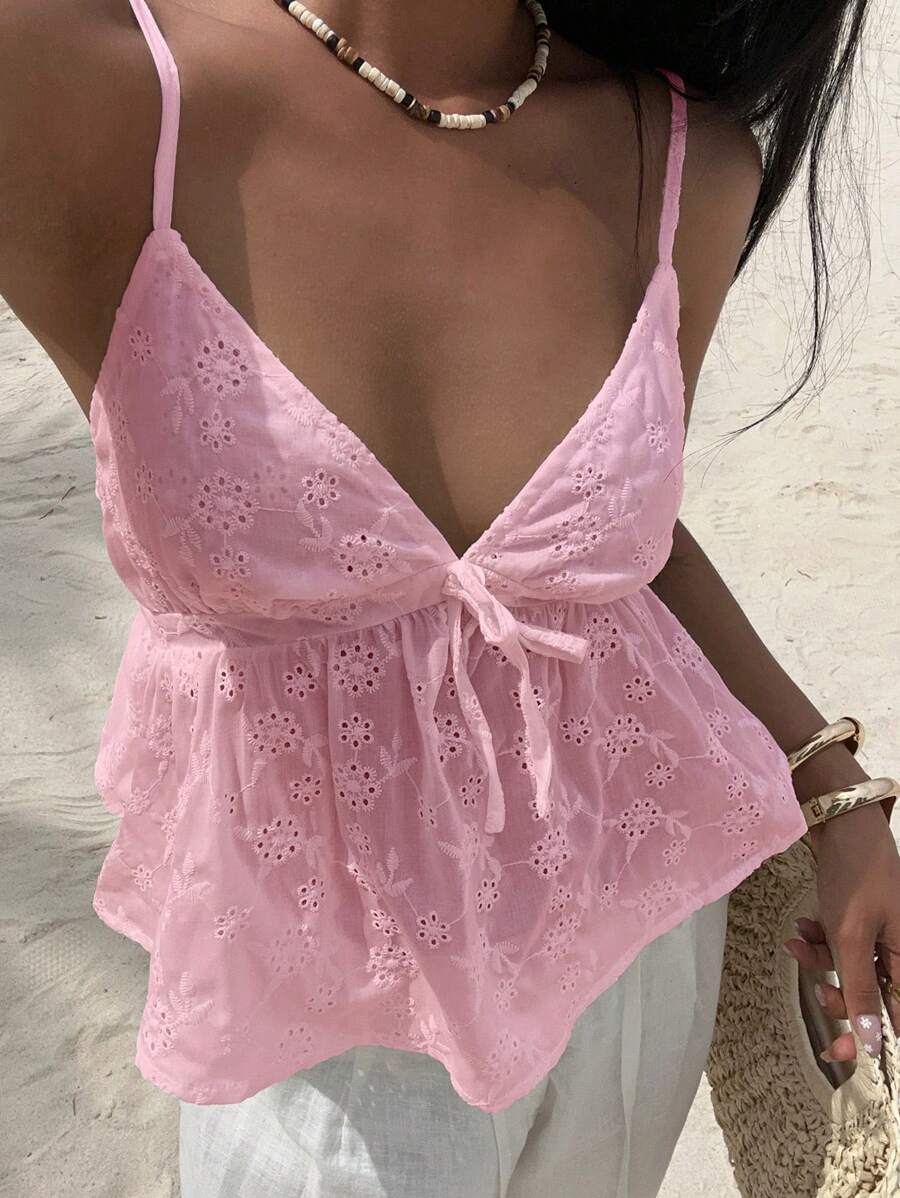 Sunnyshic Débardeur avec col brodé à fleurs blanches, dos découpé, ourlet à volants, nœud papillon devant. Top mignon, décontracté, minimaliste, élégant et polyvalent pour l'été, pour une utilisation quotidienne et les sorties