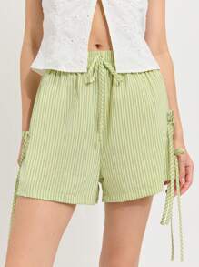 Nöista 开心果色和奶油黄色条纹抽绳短裤，侧边系带设计。轻盈俏皮，是海滩度假、美国独立日休闲或夏日休闲乐趣的理想之选。 - 綠色 - 查看 5