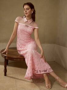 MOTF PREMIUM Vestido de gasa con escote de encaje guipur, detalles con lazo de cristales y bajo fluido - Rosa - Ver 1