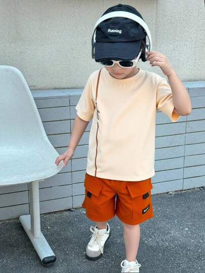 SHEIN 2 件套年轻男孩休闲百搭圆领 T 恤和霓虹绿色工装短裤，适合春夏季，适合日常、运动、郊游、学校、派对、节日、拍照