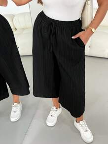 SHEIN Essnce 大码女装春夏时尚休闲宽松舒适清凉日常基础纹理面料弹力腰部黑色七分裤阔腿裤，简约风格，女式下装，工作裤，宽松裤，七分裤，飘逸裤 - 黑色 - 查看 5