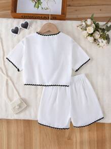 Conjunto de blusa y pantalones cortos para niña con recortes a color y decoración de lazo, informal de verano