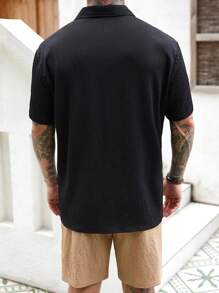 Manfinity Homme Herren Sommer Set aus Kurzarmhemd mit Buchstaben-Patch und Shorts, 2-teilig