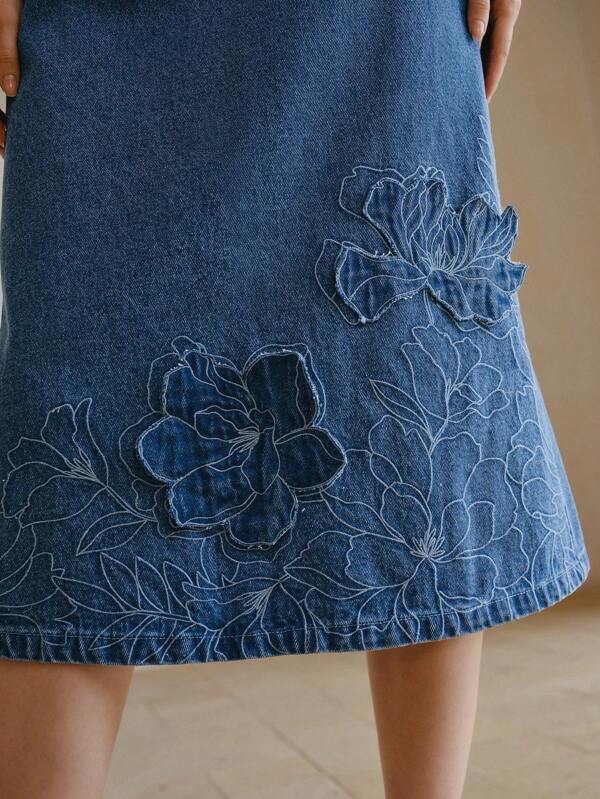 MOTF STUDIO FUSTĂ DIN DENIM CU MODELE FLORALE BRODATE ȘI APLICAȚII CU SPATE DESPĂRȚIT
