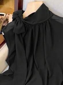 SHEIN Blusa sin mangas de unicolor elegante y romántica de estilo casual para mujer - Negro - Ver 4