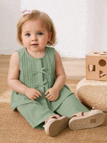 Cozy Pixies Baby Girl 2pcs Outfit Set: Bow Decor Crew Neck Sleeveless Top And Elastic Waist Pants - Green - View 3
