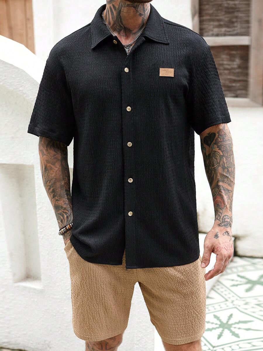 Manfinity Homme Herren Sommer Set aus Kurzarmhemd mit Buchstaben-Patch und Shorts, 2-teilig