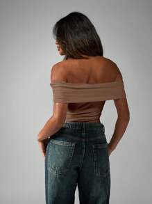 MISSGUIDED Body estilo hombros descubiertos Bardot con cuello plisado y plegado, elegante y entallado para usar en eventos, fiestas, salidas nocturnas - Marrón Mocha - Ver 4