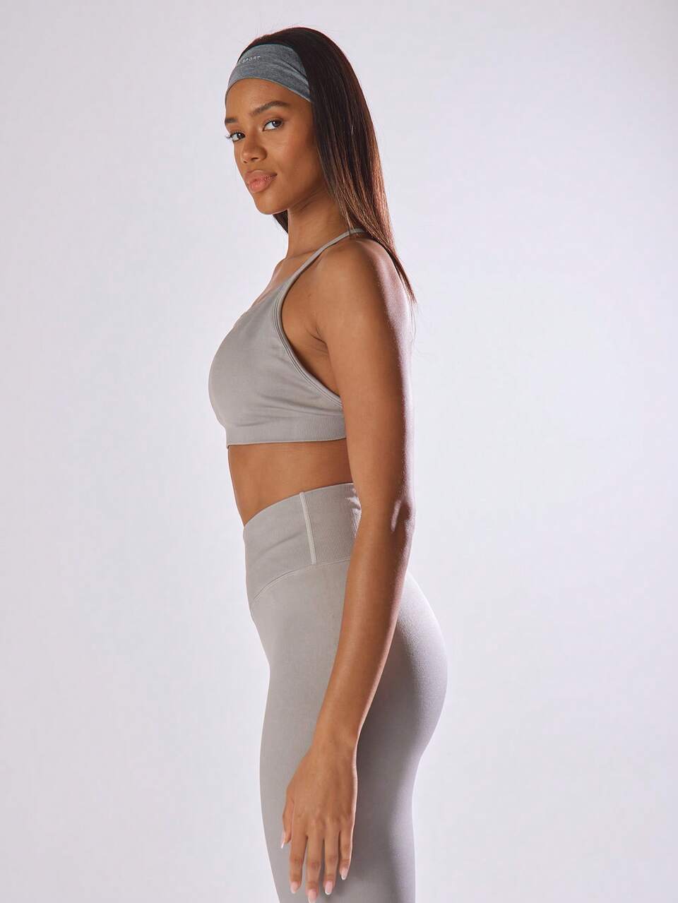 Top sans couture épais à dos croisé avec logo avant, confortable pour l'activité physique, le gym, la course, le club de course, le padel, le tennis, le pickleball, la remise en forme, l'été