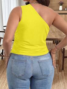 SHEIN Clasi Plus Size Women Summer Solid Color Asymmetric Hem Fashionable One Shoulder Top