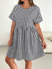 SHEIN Essnce Robe babydoll à manches courtes à carreaux noir et blanc, style simple et décontracté, ample et confortable, polyvalente, pour femmes grandes tailles, idéale pour le printemps et l'été, avec poches, style mignon pour les courbes