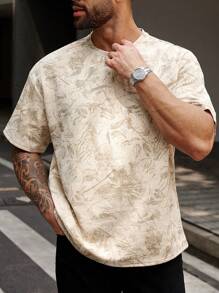 Manfinity CasualCool Camiseta de manga corta de cuello redondo con estampado completo para hombres de talla grande