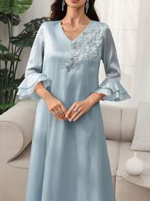 SHEIN Najma 女式 V 领串珠胸前花朵层叠荷叶边袖阿拉伯风格连衣裙，春夏 - 淺藍色 - 查看 5