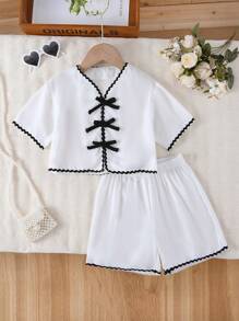 Conjunto de blusa y pantalones cortos para niña con recortes a color y decoración de lazo, informal de verano