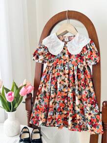 SHEIN LMoss Kids فستان كاجوال ضيق مع أكمام منتفخة مزخرف براعم الزهور المنسوج للفتيات الصغيرات