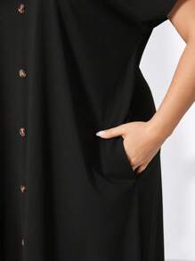 SHEIN Essnce Robe longue ample et confortable à manches courtes noire col en V avec poches, style mode décontracté printemps et été pour les femmes de grande taille. Tenues d'été pour femmes, vêtements d'église pour femmes, style Old Money pour femmes, tenues d'enseignante pour femmes, tenue d'aéroport pour femmes