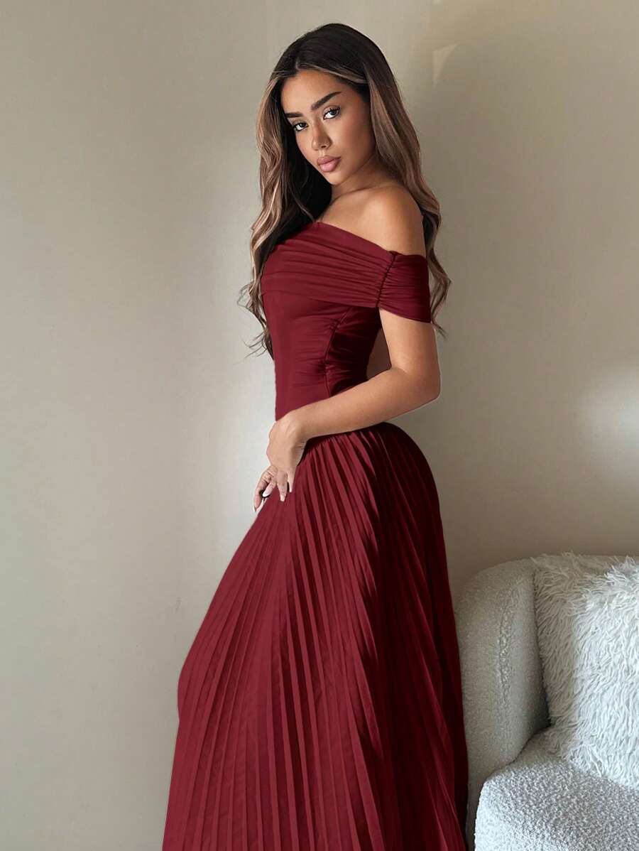 SHEIN ICON 返校节礼服 1 件露肩纯色褶皱优雅连衣裙 - 酒紅色 - 查看 1