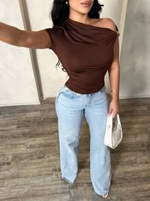 SHEIN SXY Women's Sexy Elegant Casual Asymmetric Shoulder Exposed Top, Brown, Versatile Summer Blouse Brown Top One Sleeve Top Chocolate Brown Top One Shoulder Top Dark Brown Top