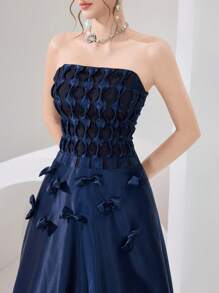 Poshira Đầm dạ hội mùa hè không dây vai, màu trơn, viền bèo nhún, họa tiết hoa 3D trang trí, dành cho nữ (chất liệu cao cấp), đầm sinh nhật nữ, quần áo nữ sinh nhật, đầm thường ngày nữ, đầm mùa hè, đầm dạ hội thời trang và thanh lịch dành cho nữ, đầm dự tiệc cưới, đầm dạ hội, đầm dự tiệc prom, đầm chữ A có eo, thiết kế cổ áo đặc biệt, viền chân đầm phối lưới, đầm màu xanh dương ... - Màu xanh hải quân - Xem 7