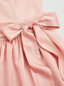 Fairmaia Traditionelles deutsches Damen Kleid aus einfarbigem Stoff mit Rüschensaum und Selbstbindung in der Taille - Pink - Übersicht 7