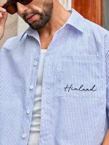 HIMLAND Camisa de manga corta con bolsillo de bordado de letra, de tela tejida y de corte holgado, para hombre, de estilo casual