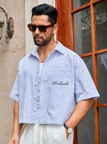 HIMLAND Camisa de manga corta con bolsillo de bordado de letra, de tela tejida y de corte holgado, para hombre, de estilo casual