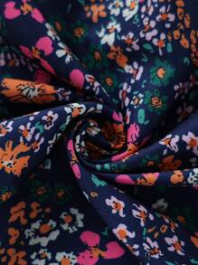 SHEIN LUNE Plus Size Ditsy Floral Puff Sleeve Casual Vacation Shirt - Navy Blue - View 5