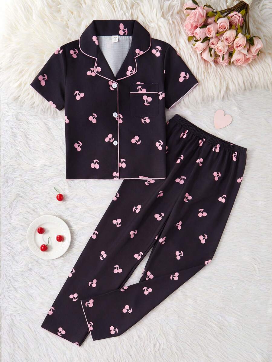 SHEIN 2 件女童杏色可爱樱桃印花长裤和宽松短袖休闲舒适家居服 - 黑色 - 查看 1