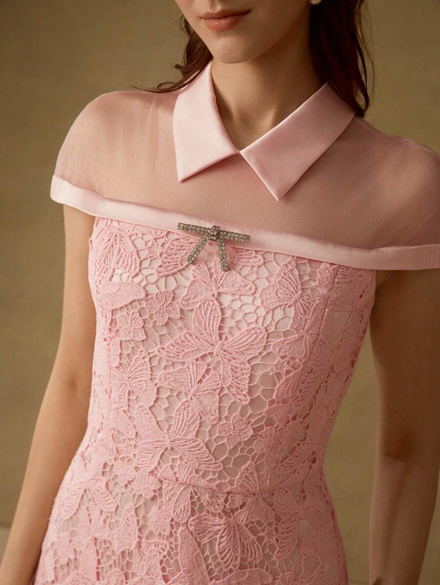 MOTF PREMIUM Vestido de gasa con escote de encaje guipur, detalles con lazo de cristales y bajo fluido - Rosa - Ver 2