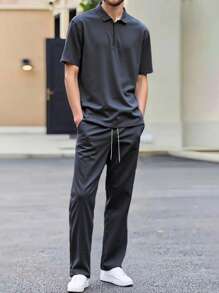 Manfinity Homme 2-częściowy męski swobodny zestaw dzianinowy z gofrowanym splotem: koszula z krótkim rękawem i kołnierzykiem zapinana na suwak oraz spodnie ze ściągaczem - czarny, mieszanka poliestru, odpowiedni do noszenia na co dzień wiosną/latem - Ciemnoszary - Zobacz 1