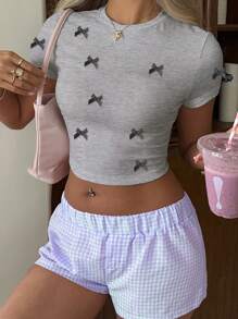 Aloruh Camiseta de mujer de manga corta, cuello redondo, de corte ceñido y corto, con decoración de lazo de estilo minimalista con lunares 3D, adecuada para llevar en casa en verano - Gris Claro - Ver 4