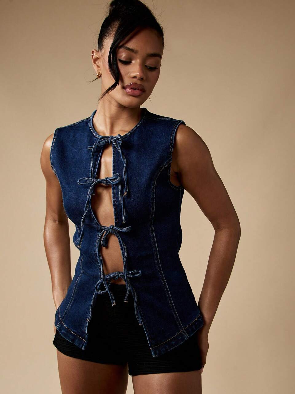 MISSGUIDED Gilet en jean ajusté avec lien sur le devant