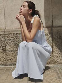 Nöista 迷人的褶饰和肩部蝴蝶结细节中长连衣裙 - 藍白色 - 查看 7