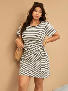Elaquor 大码休闲度假条纹撞色领 H 字短款连衣裙 - 黑與白 - 查看 1