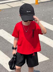 2 pezzi Set t-shirt a maniche corte con collo rotondo e pantaloncini in vita elastica, stampa con lettere, per bambini maschi, colore tinta unita, adatto per autunno, primavera, estate, per attività all'aperto, a scuola, per fotografia per strada, feste e relax a casa